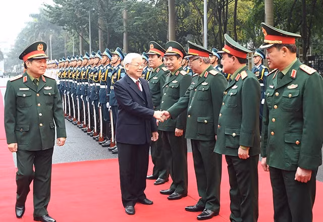 Tổng Bí thư, Chủ tịch nước Nguyễn Phú Trọng, Bí thư Quân ủy T.Ư với các đồng chí lãnh đạo Bộ Quốc phòng. Ảnh: ĐĂNG KHOA
