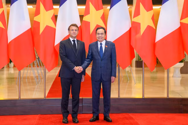 Chủ tịch Quốc hội Trần Thanh Mẫn và Tổng thống Pháp Emmanuel Macron. (Ảnh: Đăng Anh)