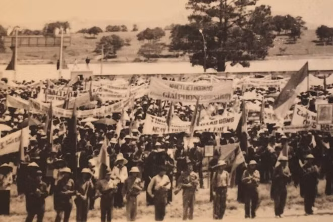 Nhân dân Đà Lạt mít-tinh mừng giải phóng ngày 3/4/1975. (Ảnh tư liệu/QĐND)