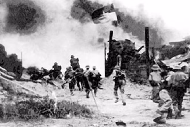 Bộ đội Sư đoàn 320A (Quân đoàn 3) đánh chiếm căn cứ Đồng Dù ngày 29/4/1975. (Ảnh: Tư liệu/TTXVN)