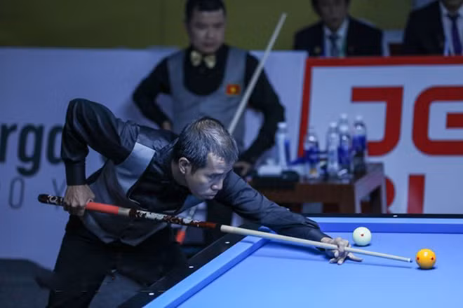 Cơ thủ Trần Quyết Chiến. 