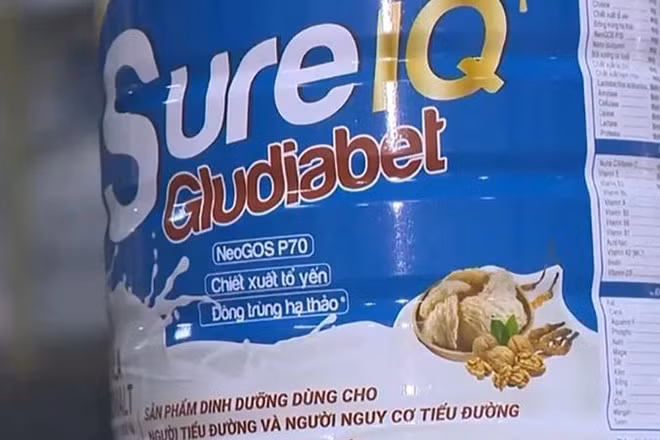 Một hộp sữa được Công an xác định là giả trong vụ án. (Ảnh: VTV)