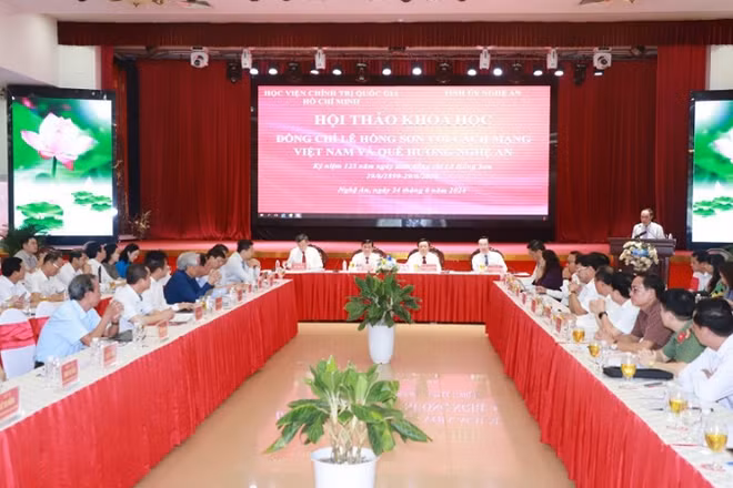 Quang cảnh diễn ra hội thảo.
