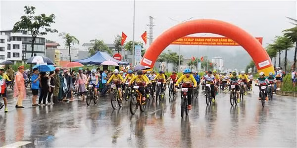 Đông đảo tay đua tham dự giải