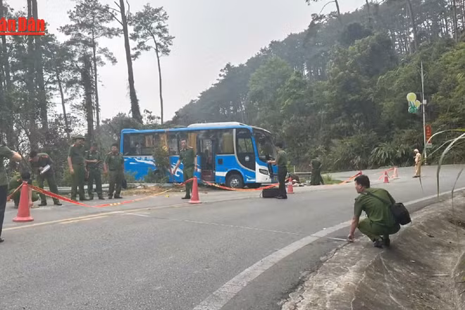 Tai nạn xe du lịch ở Tam Đảo: 3 người tử vong, 14 người bị thương