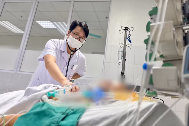 Bệnh nhân nằm điều trị tại Bệnh viện Bệnh Nhiệt đới Trung ương.
