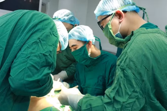 Một ca phẫu thuật tại Bệnh viện Phụ sản Trung ương.