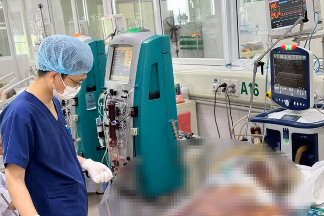 Bệnh nhân nằm điều trị tại Bệnh viện Bệnh Nhiệt đới Trung ương.
