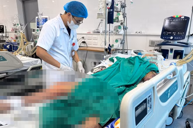 Bệnh nhân đang được cấp cứu tích cực