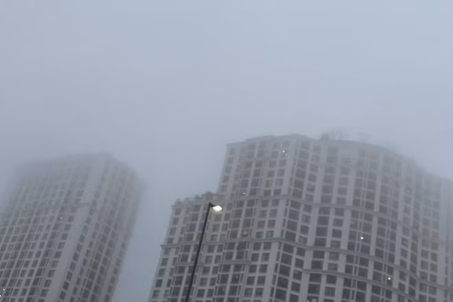 Khu vực Hà Nội có sương mù, mưa phùn. Ảnh: Đ.T