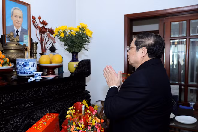 Thủ tướng Phạm Minh Chính dâng hương tưởng niệm cố Thủ tướng Phạm Văn Đồng.