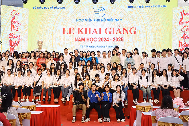 Thầy trò Học viện Phụ nữ Việt Nam hân hoan đón chào năm học mới 2024-2025.
