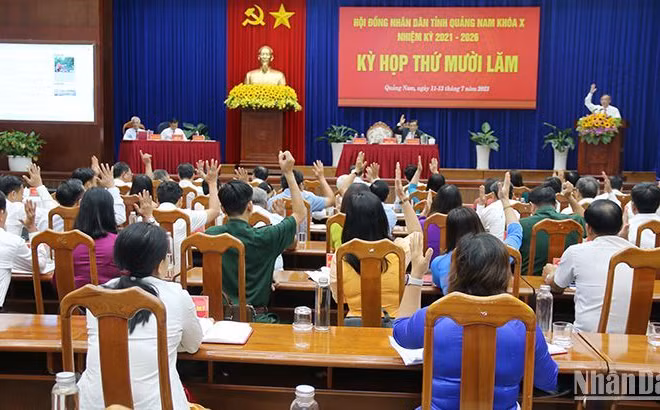 Các đại biểu thống nhất thông qua 22 nghị quyết.
