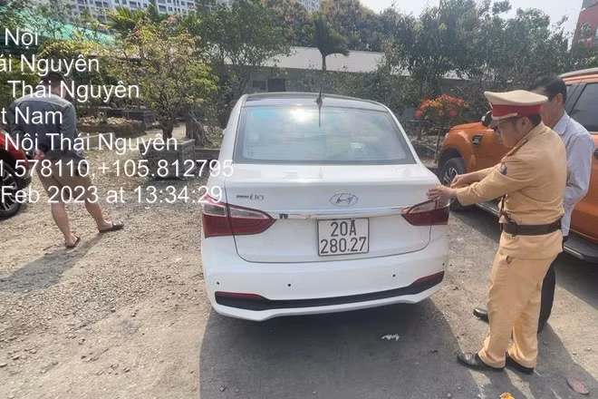 Cục Cảnh sát giao thông (Bộ Công an) tiến hành niêm phong, tạm giữ ô-tô con chạy ngược chiều trên cao tốc Hà Nội-Thái Nguyên. 