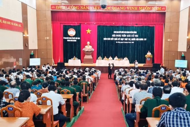Đồng chí Võ Văn Thưởng và Đoàn đại biểu Quốc hội thành phố Đà Nẵng tiếp xúc cử tri ở Đà Nẵng.