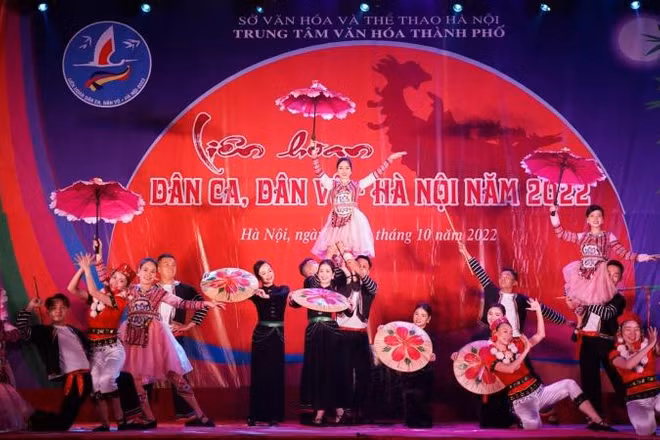 Liên hoan dân ca, dân vũ - Hà Nội năm 2022 đã tạo ra một đợt sinh hoạt văn hoá sôi động trong cộng đồng.
