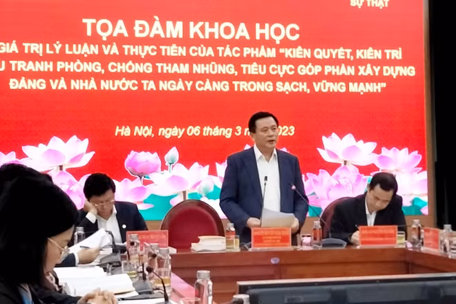 Đồng chí Nguyễn Xuân Thắng, Ủy viên Bộ Chính trị, Giám đốc Học viện Chính trị quốc gia Hồ Chí Minh, Chủ tịch Hội đồng Lý luận Trung ương phát biểu tại Tọa đàm.