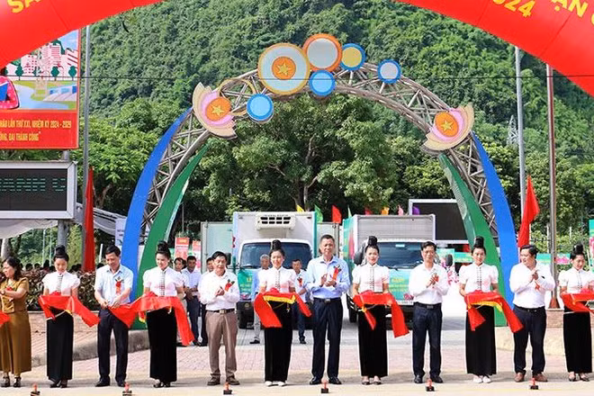 Lễ xuất hành xuất khẩu sản phẩm thanh long ruột đỏ sang thị trường Italia.