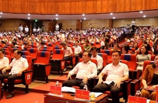 Cán bộ chủ chốt tỉnh Hải Dương dự Hội nghị trực tuyến.