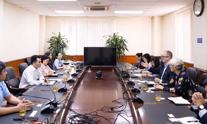 Quang cảnh buổi làm việc.