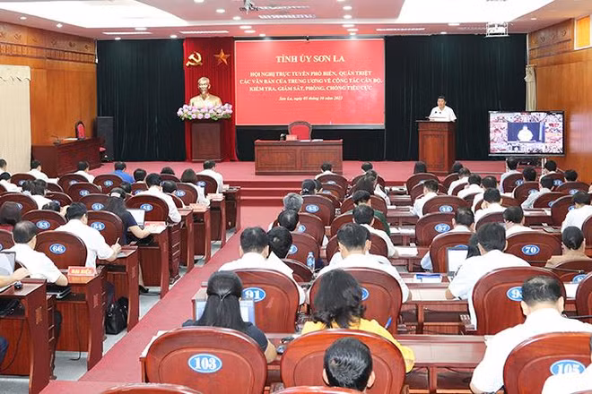 Hội nghị trực tuyến phổ biến, quán triệt các văn bản của Trung ương tại Sơn La.