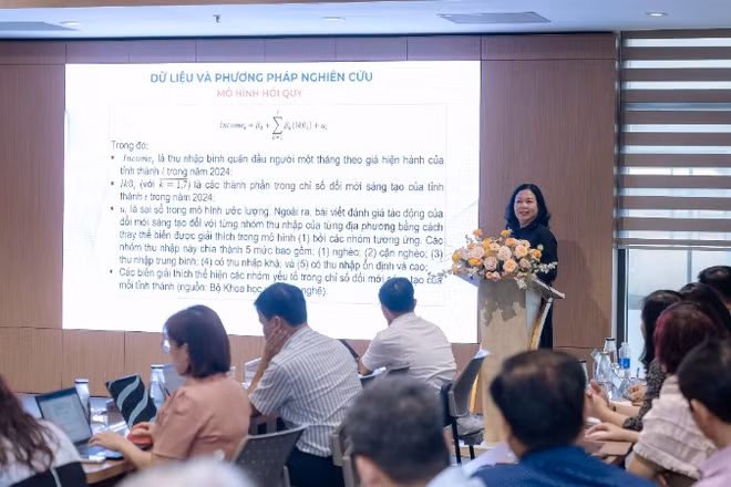 Chuyên gia thảo luận tại tọa đàm.