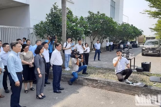 Đoàn công tác tham quan các đơn vị trực thuộc Khu công nghệ cao Thành phố Hồ Chí Minh.