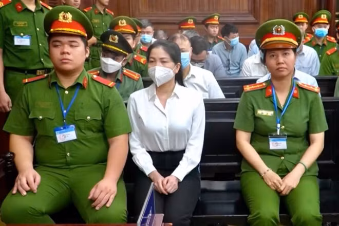 Các bị cáo tại phiên xét xử.