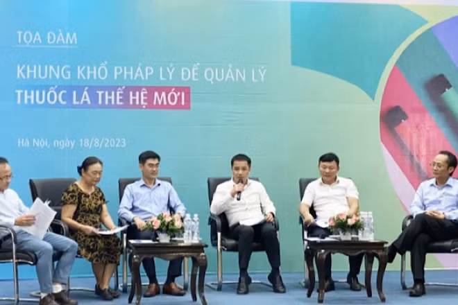 Các đại biểu tham dự Tọa đàm "Khung khổ pháp lý để quản lý thuốc lá thế hệ mới".
