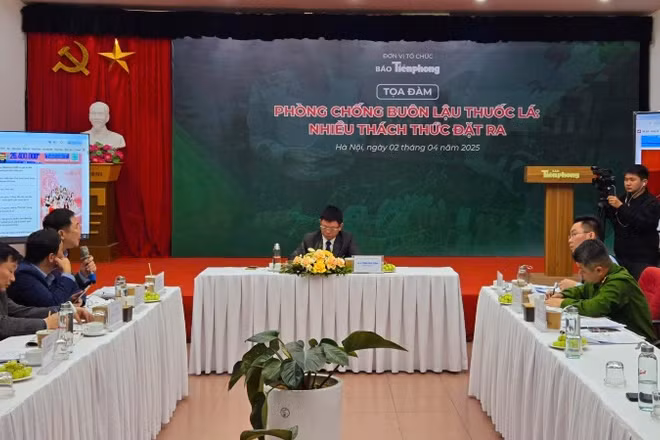 Quang cảnh tọa đàm.
