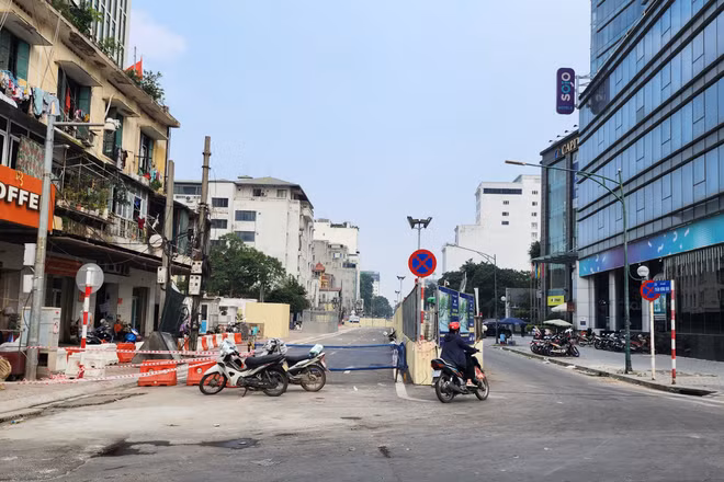 Khu vực thi công ga ngầm S12 trên đường Trần Hưng Đạo-Lê Duẩn.
