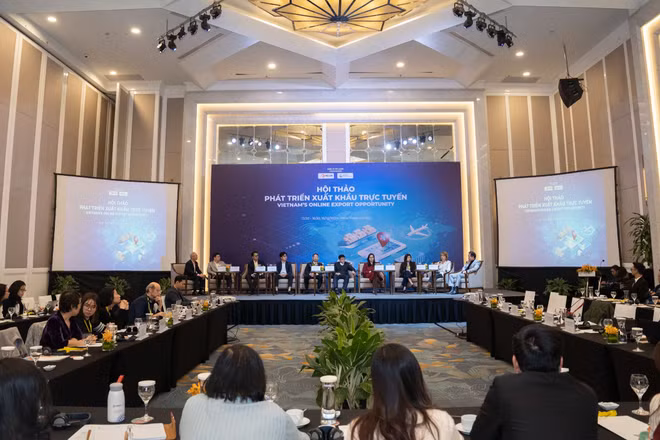 Quang cảnh Hội thảo “Phát triển xuất khẩu trực tuyến” tại Hà Nội ngày 16/12.