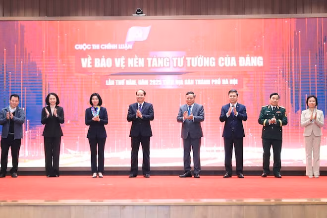 Các đại biểu thực hiện nghi thức phát động Cuộc thi.
