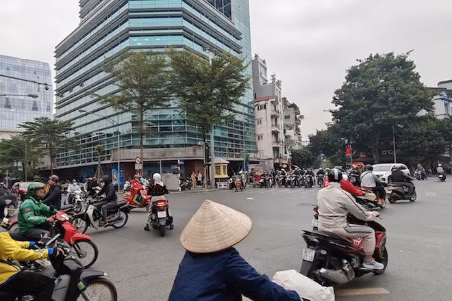 Nút giao Lê Duẩn-Nguyễn Khuyến-Cửa Nam (quận Hoàn Kiếm) sẽ được thí điểm tổ chức giao thông từ ngày 21/4. (Ảnh: Chu Đức)