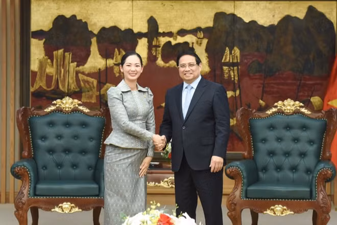 Thủ tướng Chính phủ Phạm Minh Chính và Bộ trưởng Thương mại Campuchia Cham Nimul. (Ảnh: TRẦN HẢI)