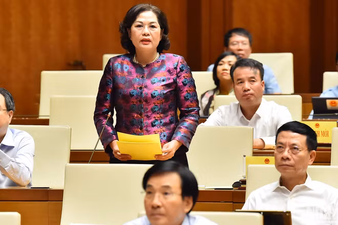 Thống đốc Ngân hàng Nhà nước Việt Nam Nguyễn Thị Hồng giải trình, làm rõ ý kiến đại biểu Quốc hội nêu tại phiên thảo luận. (Ảnh: THỦY NGUYÊN) 