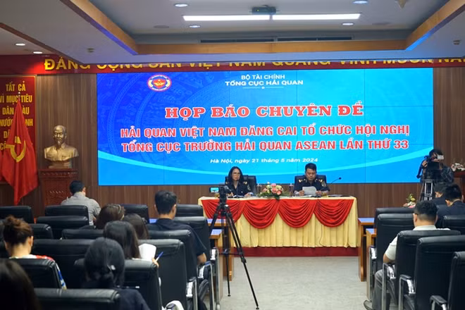 Quang cảnh họp báo về Hội nghị Tổng cục trưởng Hải quan ASEAN lần thứ 33 do Việt Nam đăng cai tổ chức. (Ảnh: TRUNG HƯNG) 