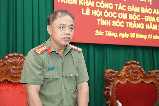 Đại tá Bùi Quốc Khánh, Giám đốc Công an tỉnh Sóc Trăng phát biểu tại Hội nghị.