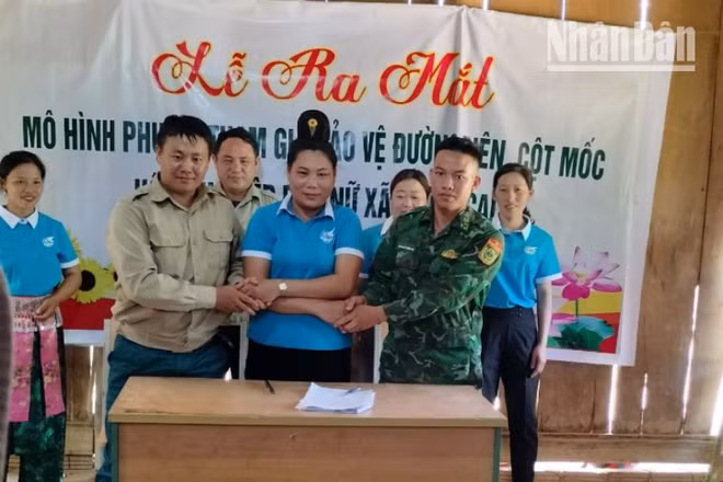 Lễ ra mắt mô hình “Tổ Phụ nữ tham gia tự quản đường biên, cột mốc”.
