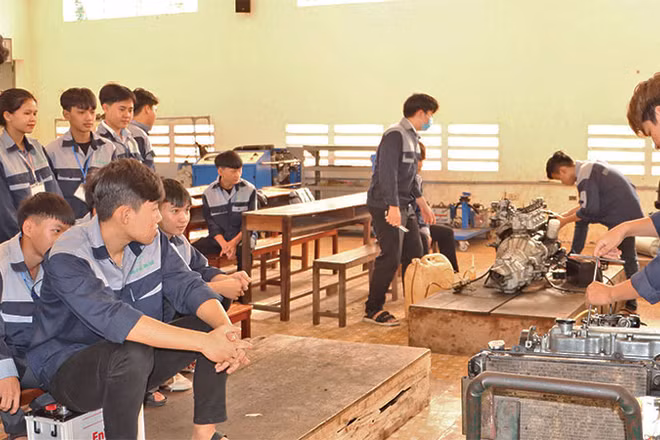 Giờ thực hành của học viên Trường cao đẳng Công nghiệp cao su.