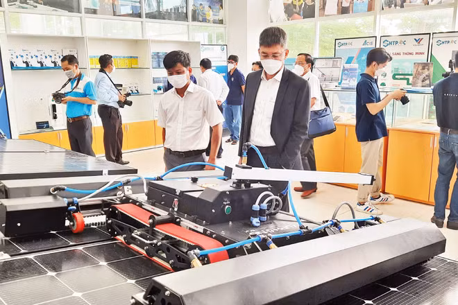 Trưng bày các sản phẩm khoa học-công nghệ tại Vườn ươm khu Công nghệ cao Thành phố Hồ Chí Minh.