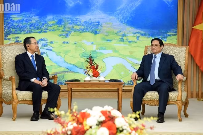 Thủ tướng Phạm Minh Chính tiếp ông Ishiguro Norihiko, Chủ tịch Tổ chức Xúc tiến thương mại Nhật Bản (JETRO). (Ảnh: Trần Hải)