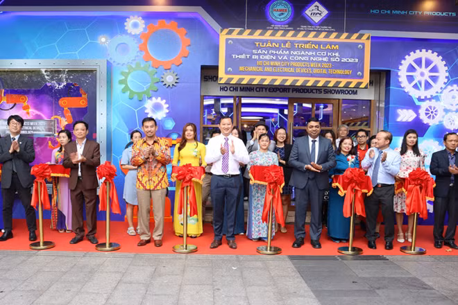 Nghi thức khai mạc Tuần lễ triển lãm.