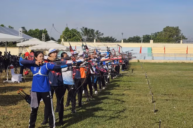 Các vận động viên chuẩn bị thi đấu.