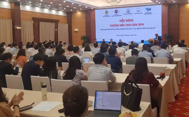 Đông đảo các nhà khoa học tham dự hội nghị.