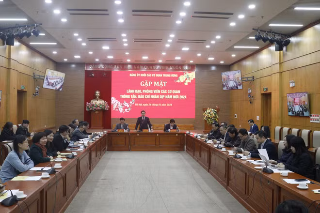 Các đại biểu dự buổi gặp mặt.