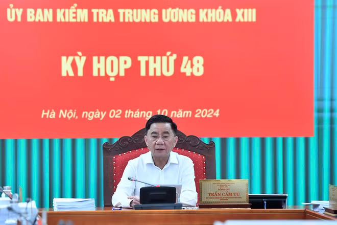 Đồng chí Trần Cẩm Tú, Ủy viên Bộ Chính trị, Bí thư Trung ương Đảng, Chủ nhiệm Ủy ban Kiểm tra Trung ương chủ trì Kỳ họp thứ 48 . Ảnh: ĐĂNG KHOA