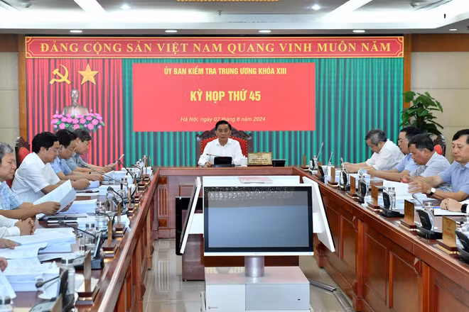 Tại Kỳ họp thứ 45, Ủy ban Kiểm tra Trung ương đề nghị cấp có thẩm quyền xem xét, thi hành kỷ luật Ban Thường vụ Tỉnh ủy Lâm Đồng; Ban cán sự đảng Thanh tra Chính phủ nhiệm kỳ 2016-2021 và một số đảng viên. (Ảnh: Đăng Khoa)