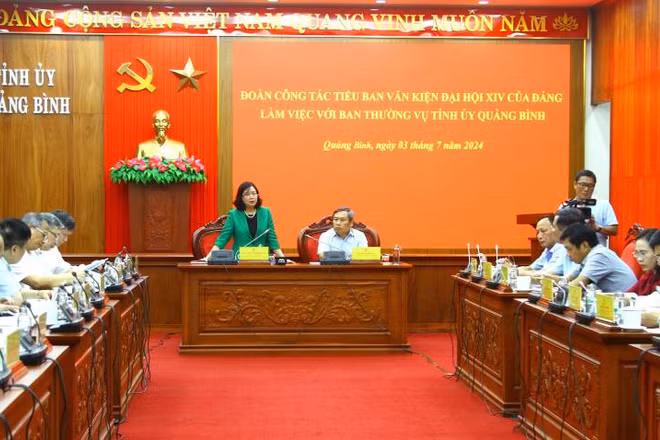 Đồng chí Bùi Thị Minh Hoài phát biểu tại buổi làm việc với Tỉnh ủy Quảng Bình.