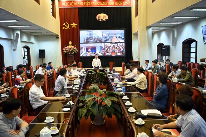 Quang cảnh hội nghị phổ biến, quán triệt kết quả Hội nghị Trung ương 8 khóa XIII tại Trụ sở Báo Nhân Dân. (Ảnh: DUY LINH)
